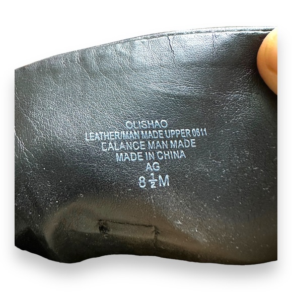 Black leather tall boots with zipper enclosure - Picture 6 of 6